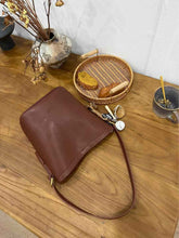 حقيبة يد نسائية كبيرة الحجم باللون البني - KSA